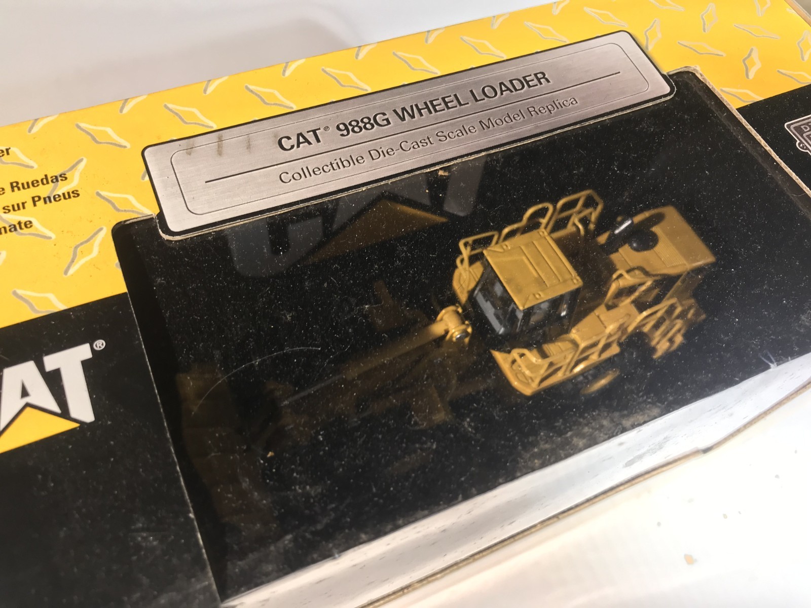 CAT 988G Wheel Loader Diecast 55302 NIB 1:64 2005