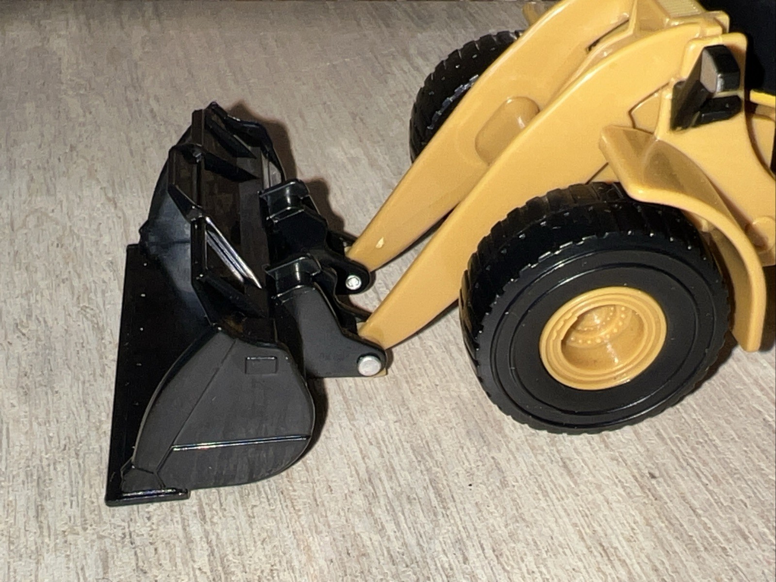 CAT Caterpillar 950M Wheel Loader 1:64 Scale Model Diecast Masters *BROKE SHOVEL