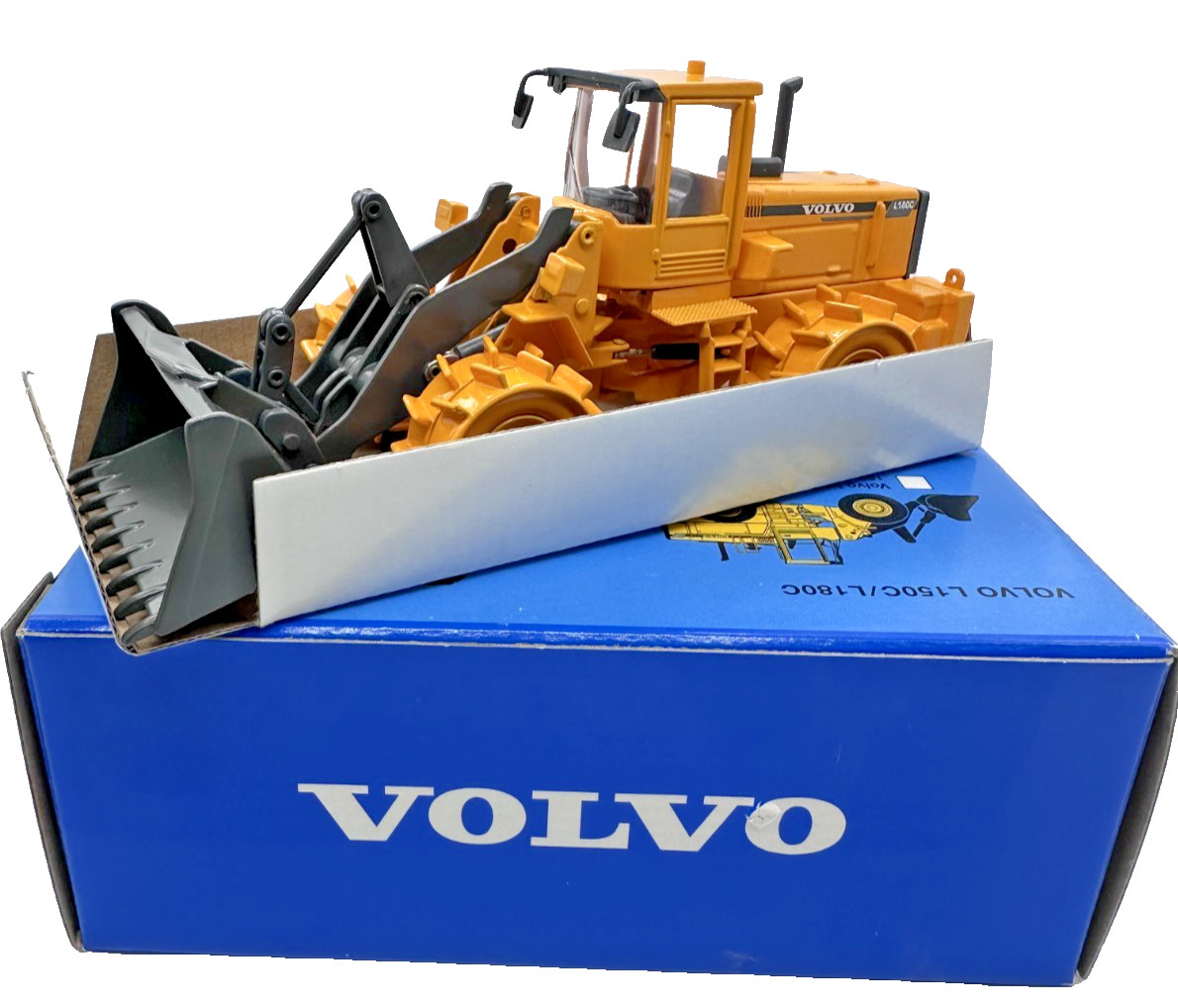 Volvo Construction Equipment (VCE) L180C Compactor 1/50 Scale Wheel Loader NEW