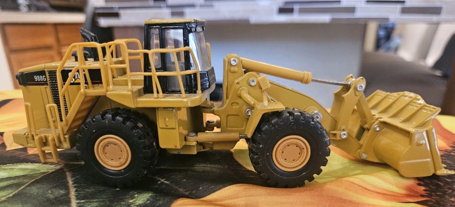 CAT 2098 Loader Diecast Norscor Group Inc 988G
