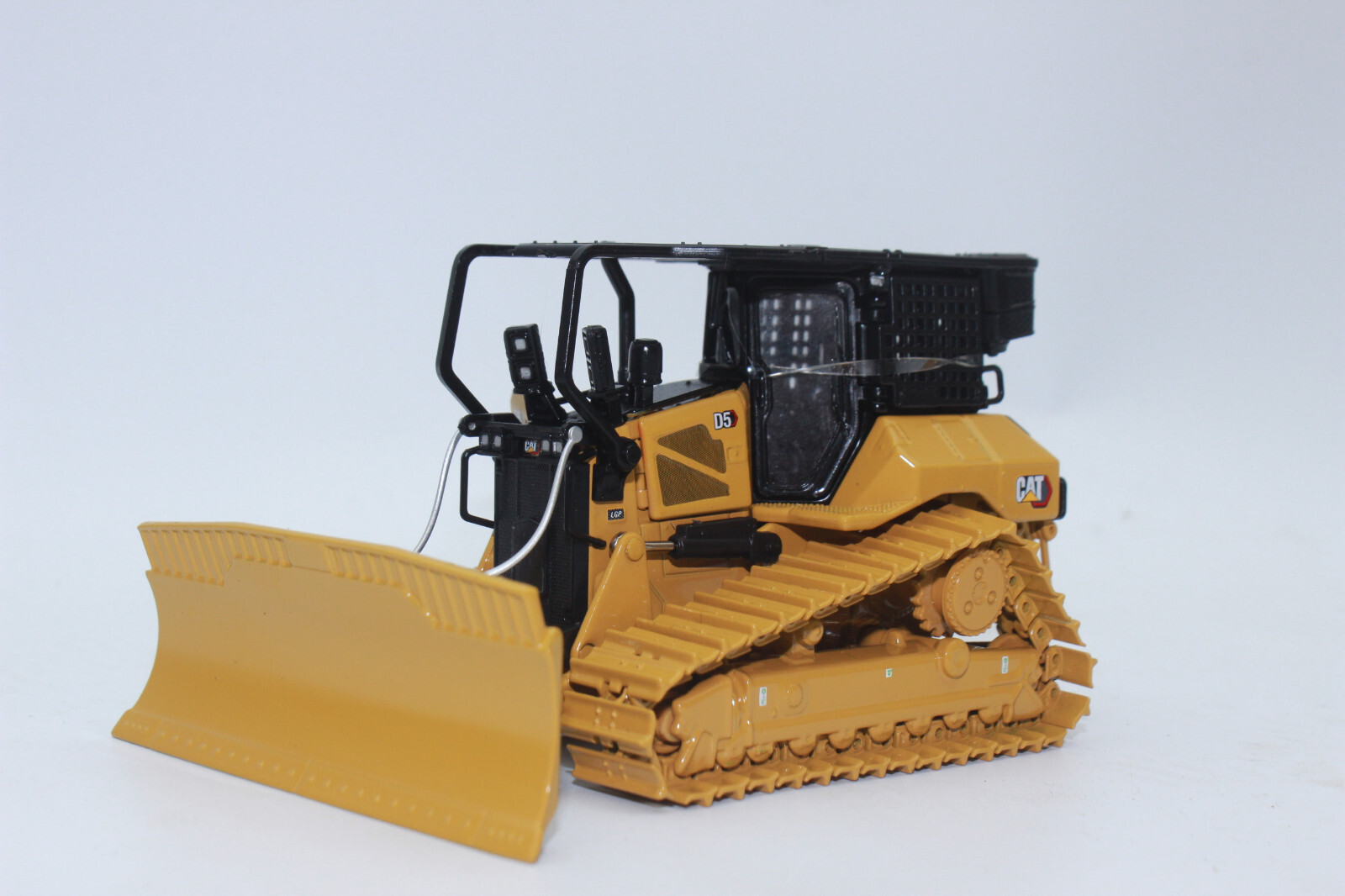 Diecast Masters 85952 CAT Caterpillar D5 LGP Fire Fighter Firefighting 1:50