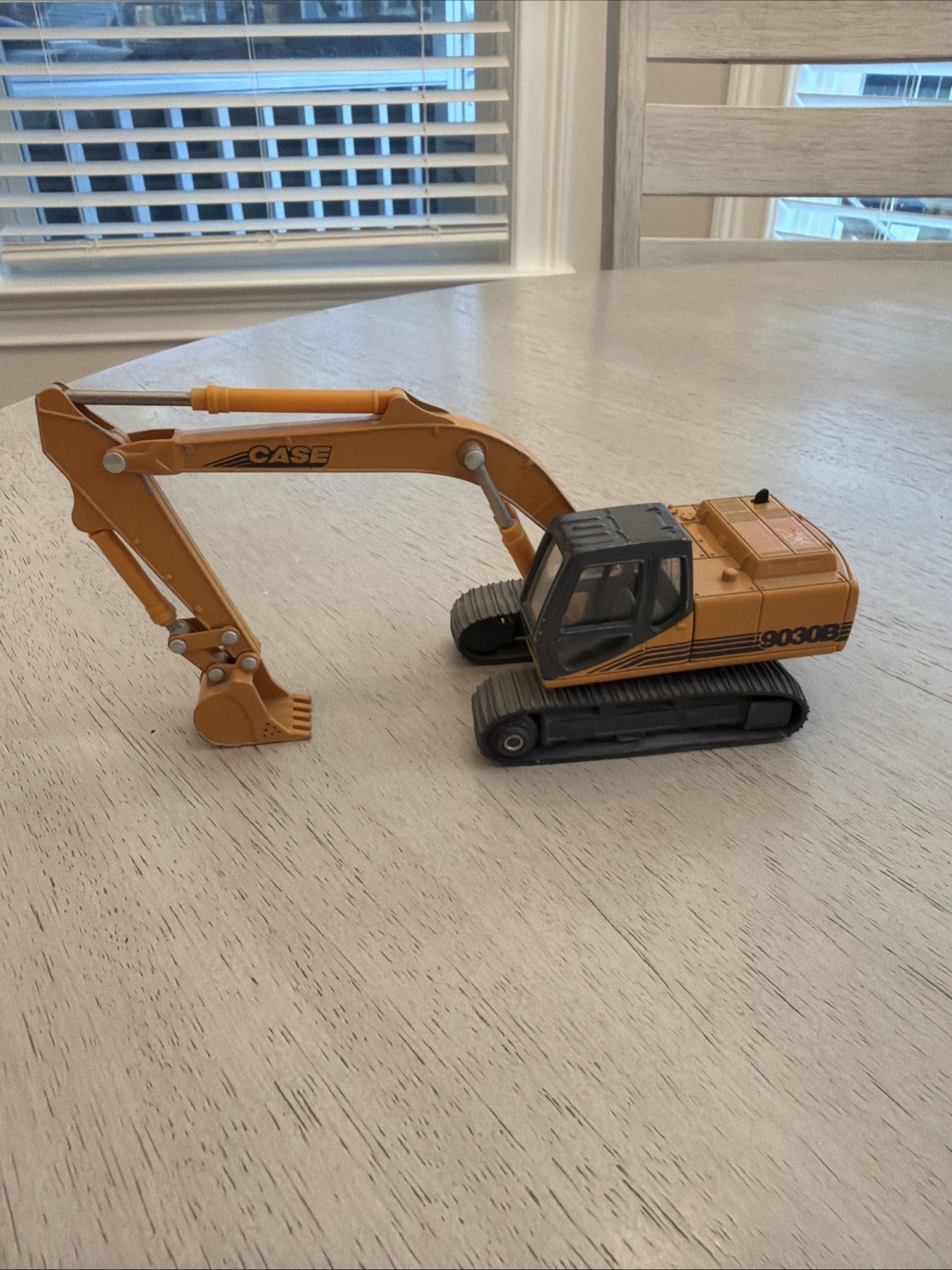ERTL 1/50 Scale Case 9030B Excavator High Detail Replica