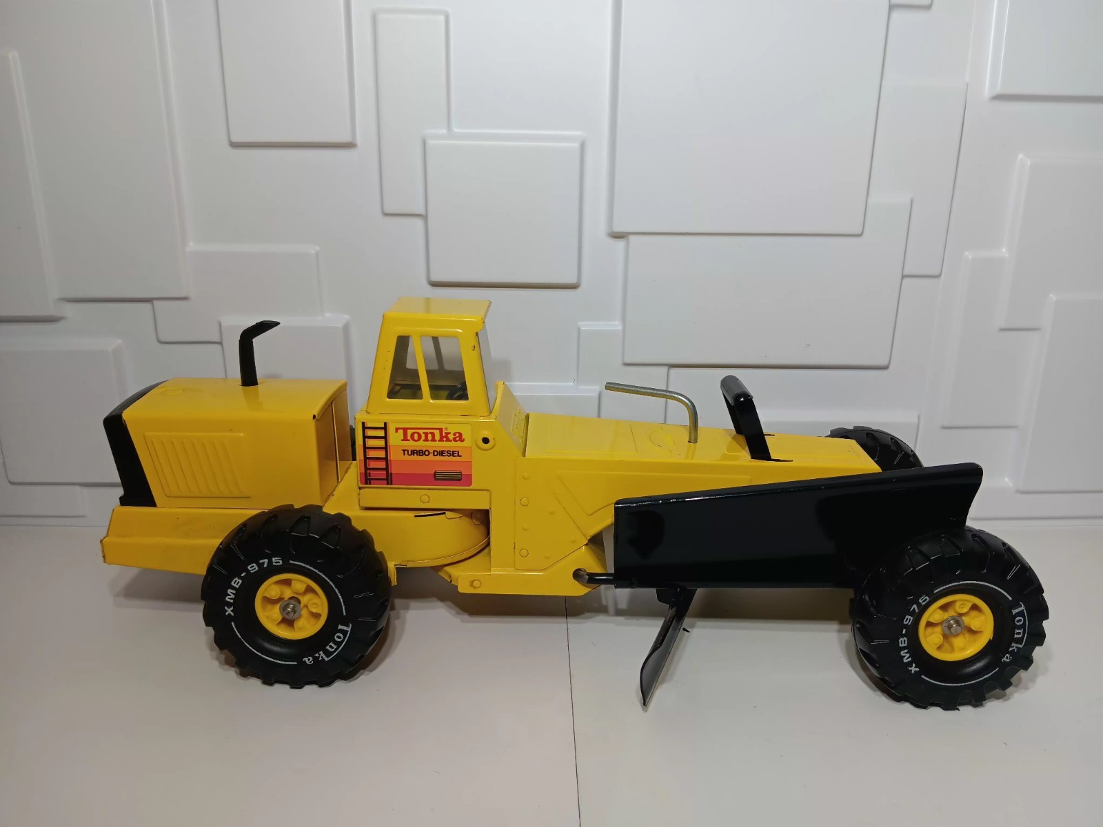 Vintage Tonka truck Turbo Diesel Steel Road Grader XMB 975 Toy 54726