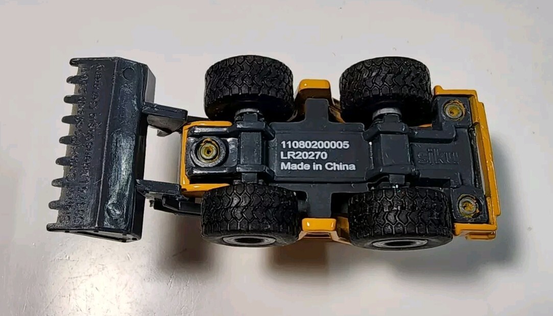 SIKU 802 Construction Front Loader Yellow/Gray HO Diecast/Plastic
