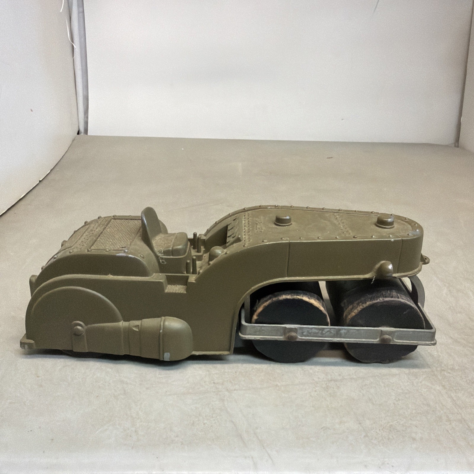 VINTAGE HUBLEY KIDDIE TOYS MILITARY ASPHALT ROLLER Die Cast 10” Long Green Army