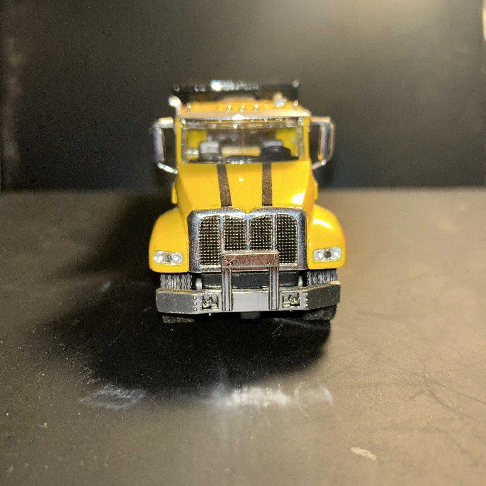 1:50 Scale KDW Dump Truck