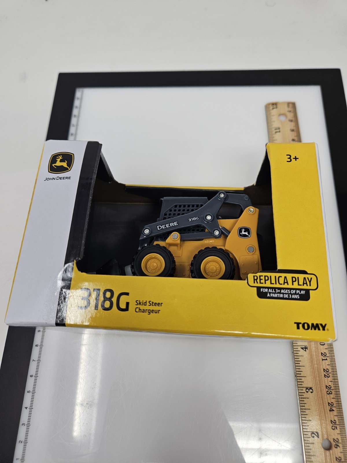 TOMY John Deere 1:32 Scale Model 318G Skid Steer Loader