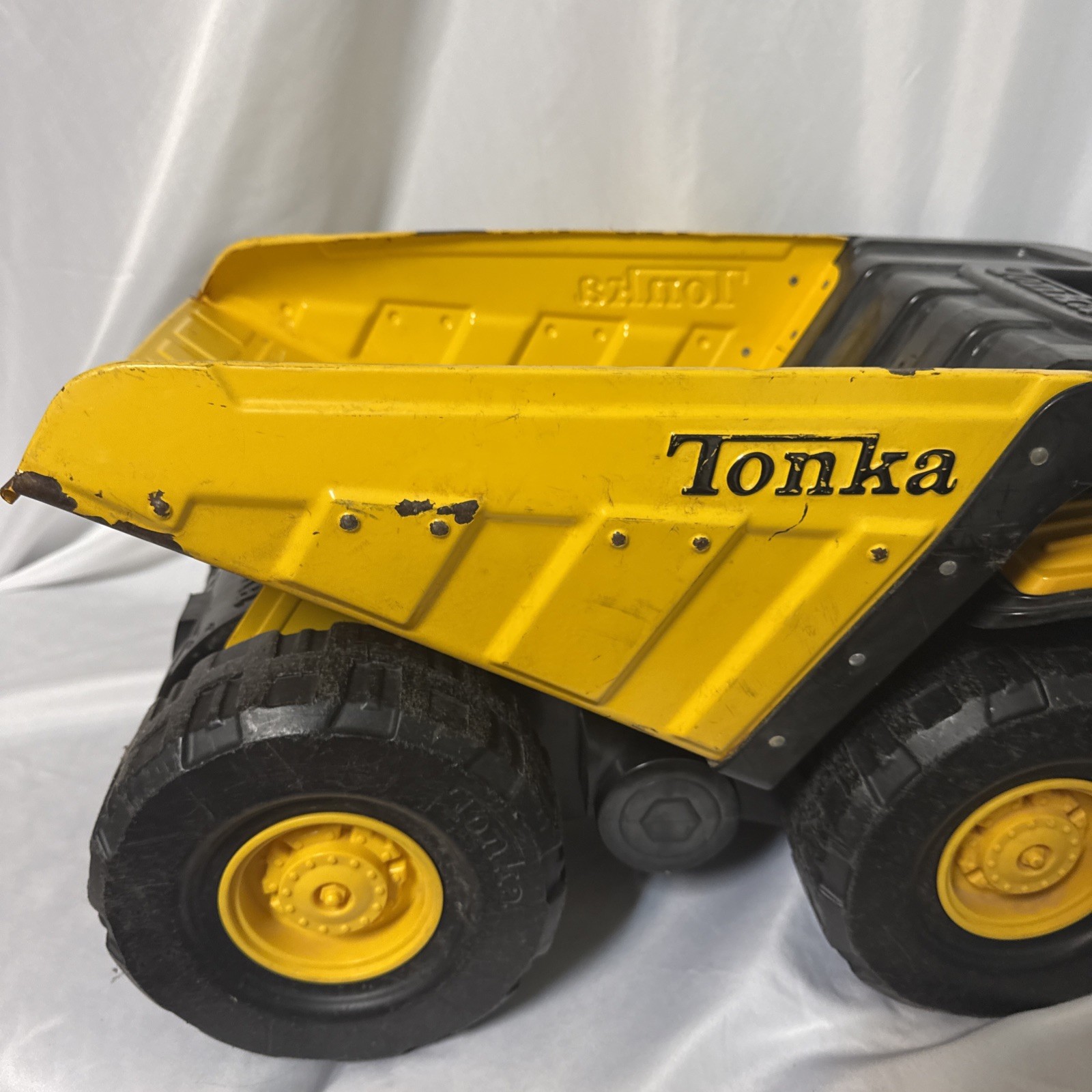 Tonka 90667 Toughest Mighty Dump Truck – Yellow