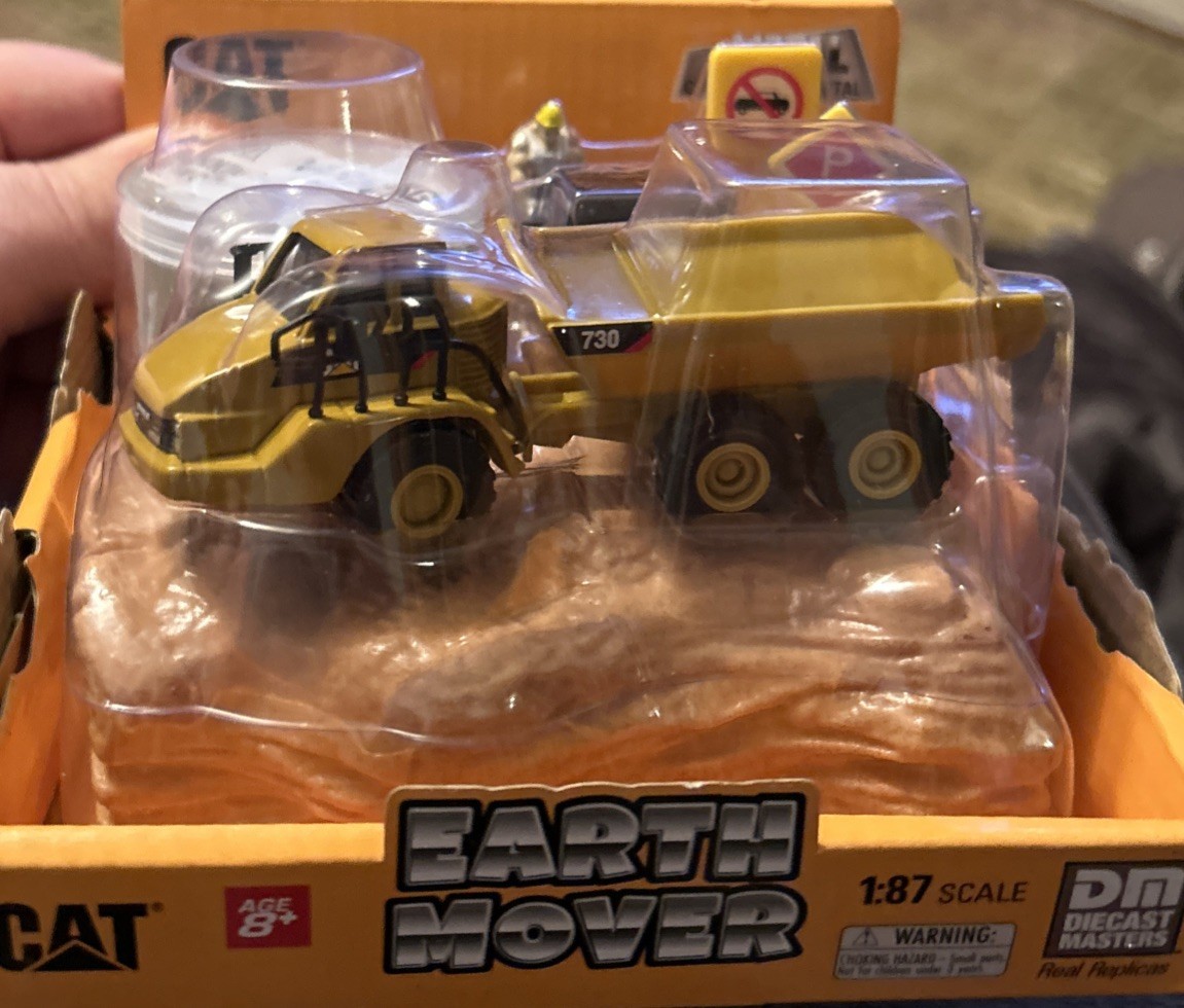 Diecast Masters 1:87 (HO) CAT 730 Articulated Truck