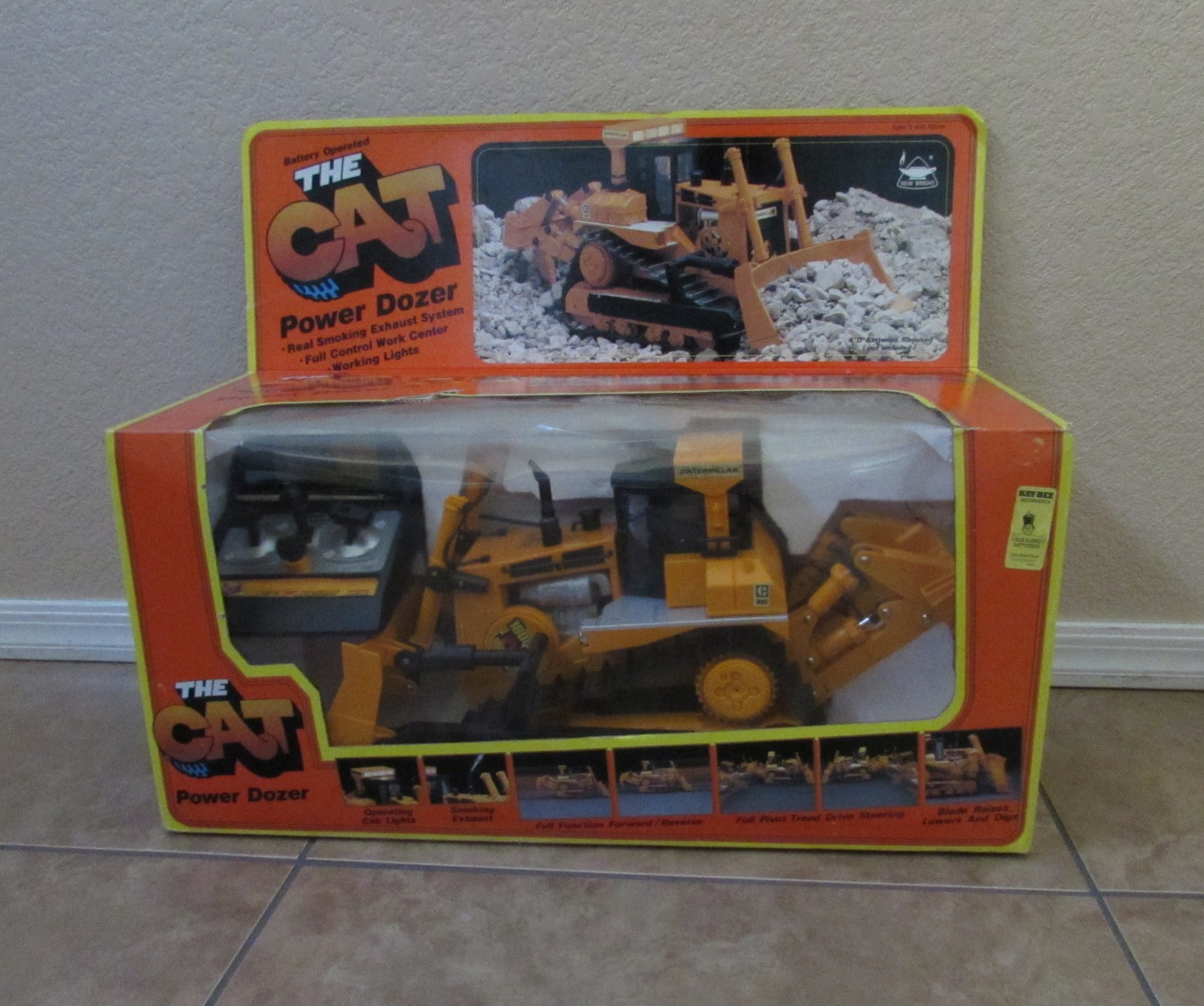 Vintage CAT Power Dozer RC Bulldozer Tested Working Smoke w/ Box & Batteries
