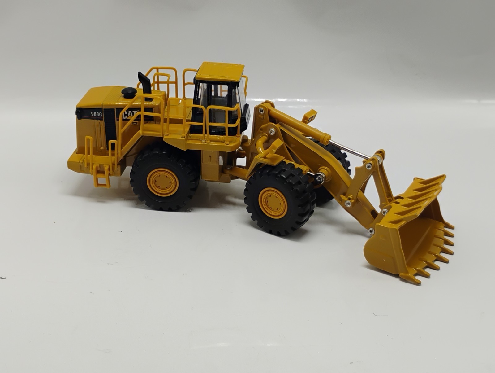 Norscot 1:64 Scale Cat Caterpillar 988G Front Wheel Loader