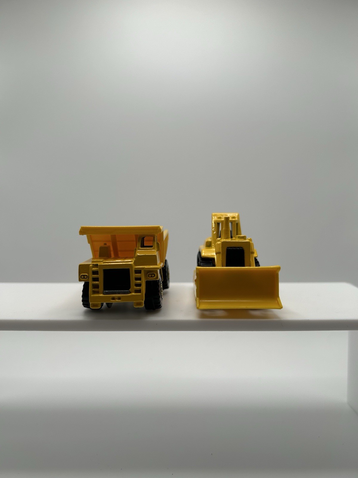Hot Wheels Construction Lot: ’79 Yellow Dump Truck, ’91 Yellow Bulldozer! 14