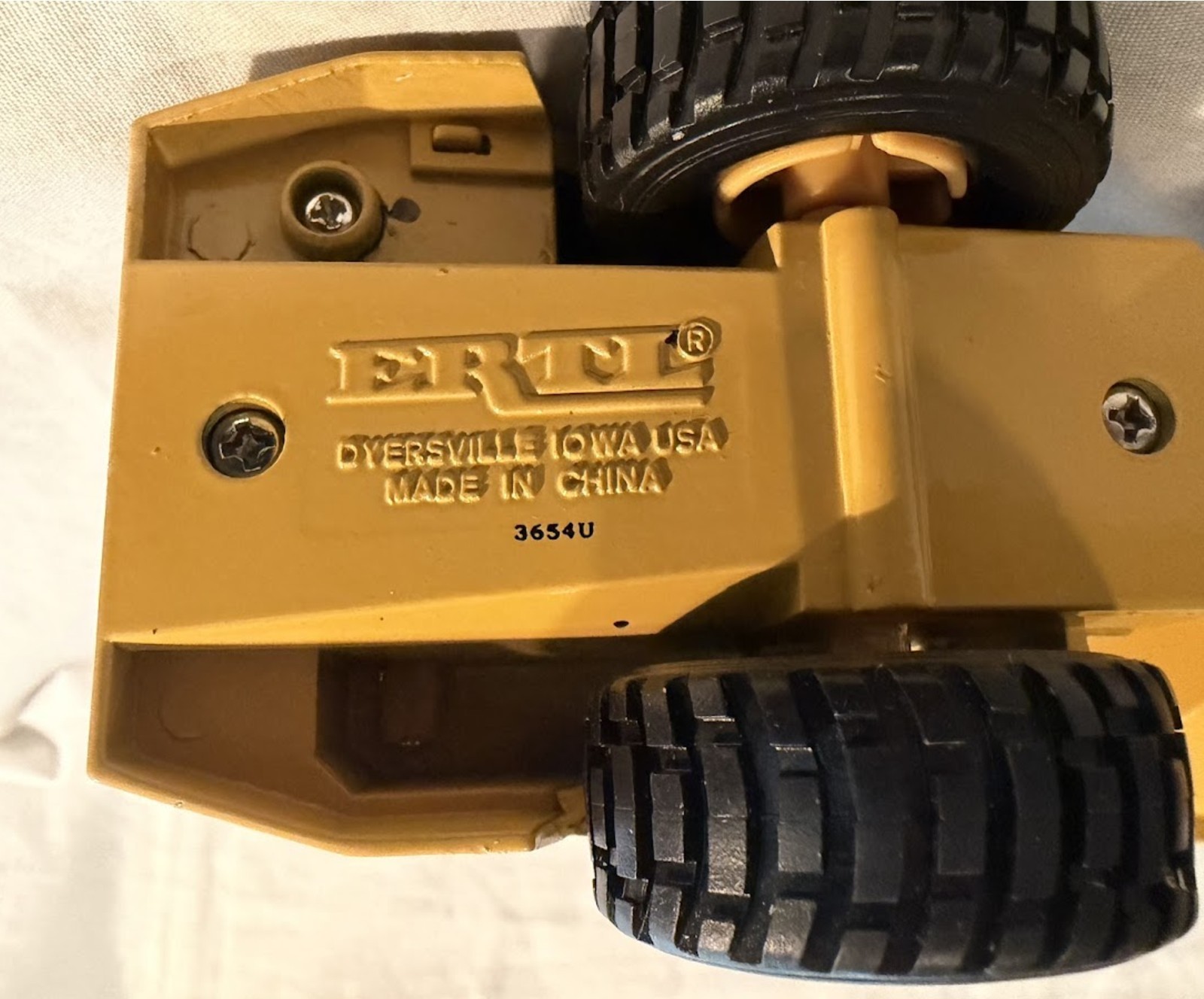ERTL Caterpiller D350D Articulated Dump Truck New In Box