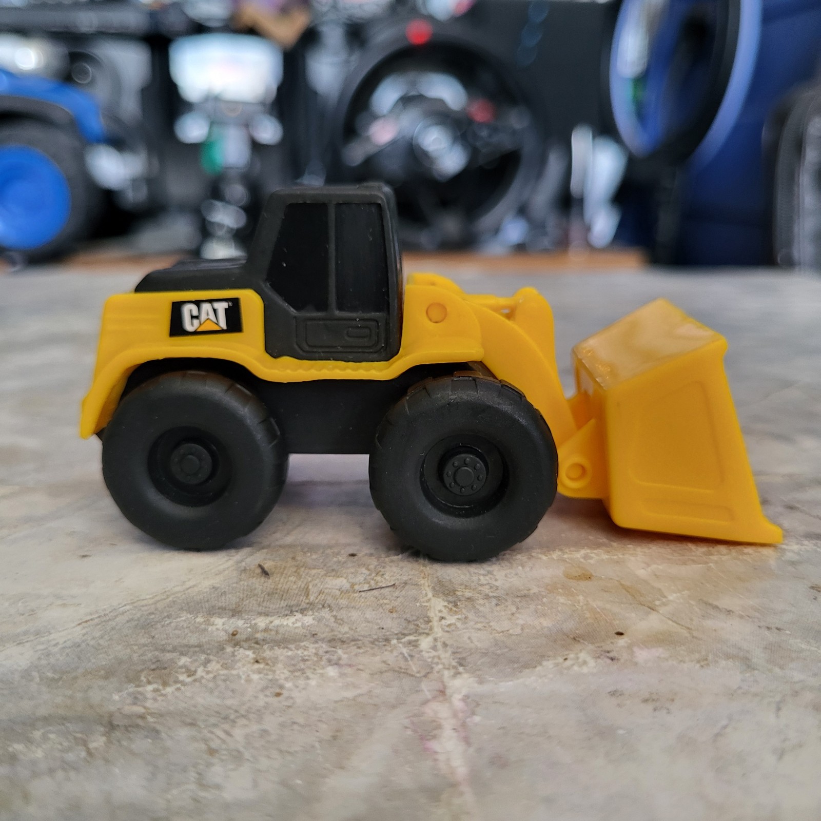 CAT Construction Toys, Little Machines Mega Set – 27+ Pieces