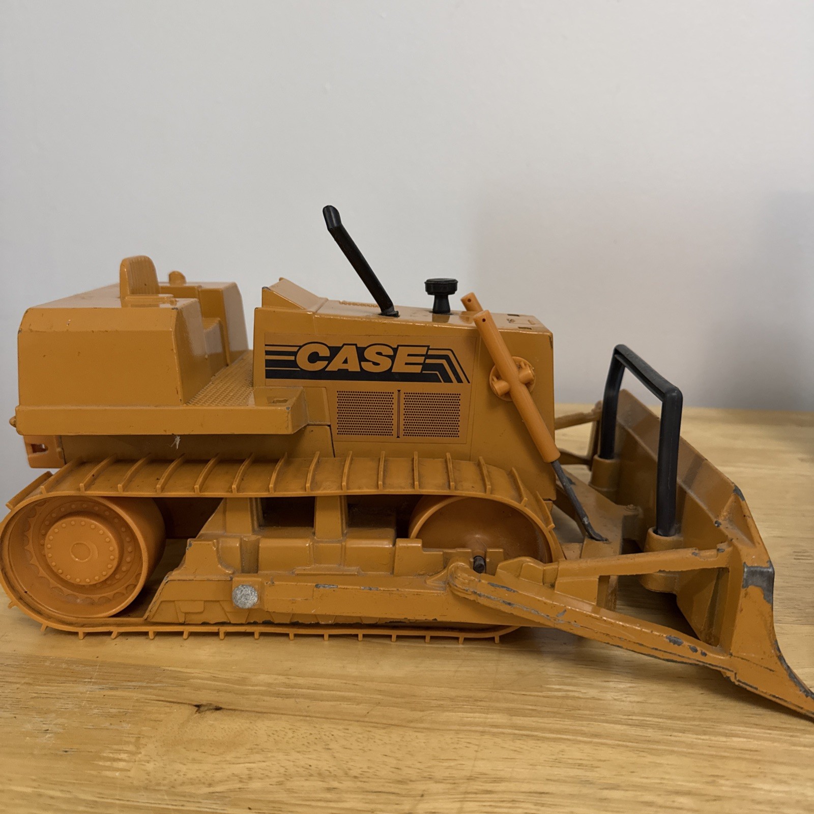 Ertl Case 850G Long Track Diecast Dozer 1:16 Moveable Tracks Adjustable Blade