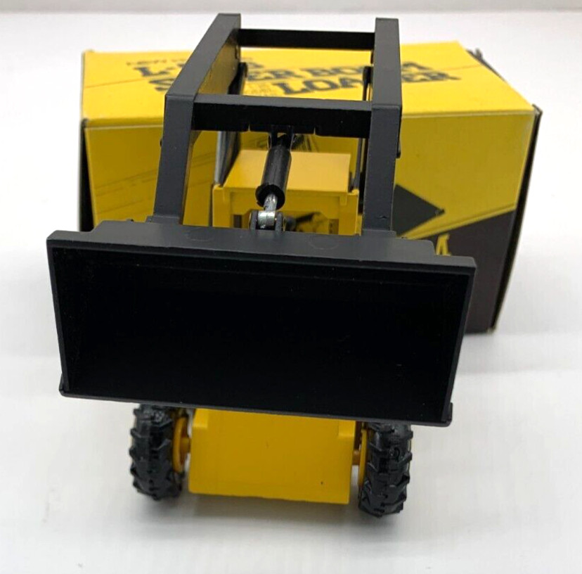 NGZ Modelle New Holland Supper Boom Loader L-555 Die-Scale Scale 1/25