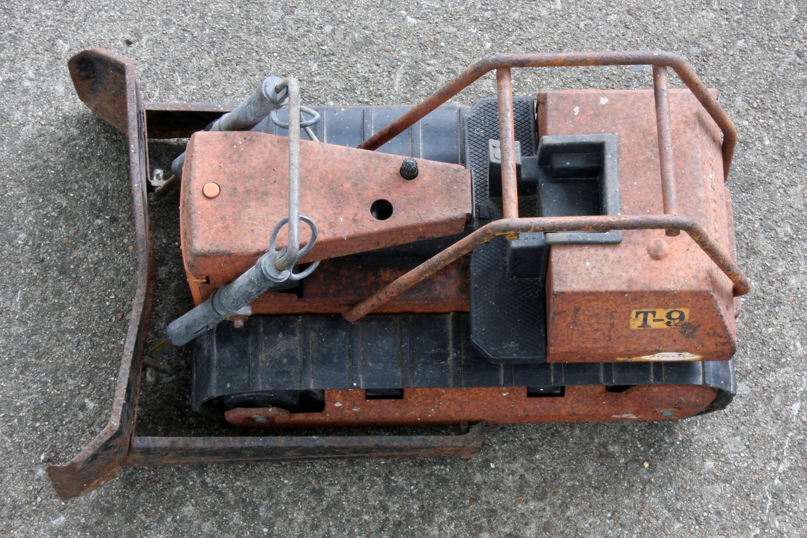 Mighty Tonka Bulldozer T-9 Pressed Steel Construction Toy Rusty Vintage 17″ LQQK
