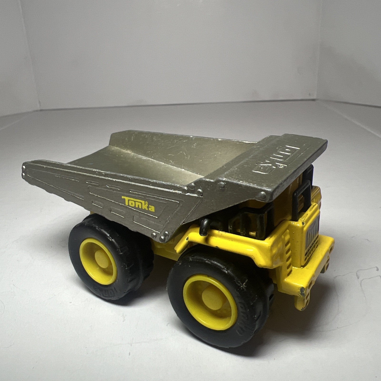 2012 diecast Hasbro TOY MINI YELLOW TONKA DUMP TRUCK Funrise #06411