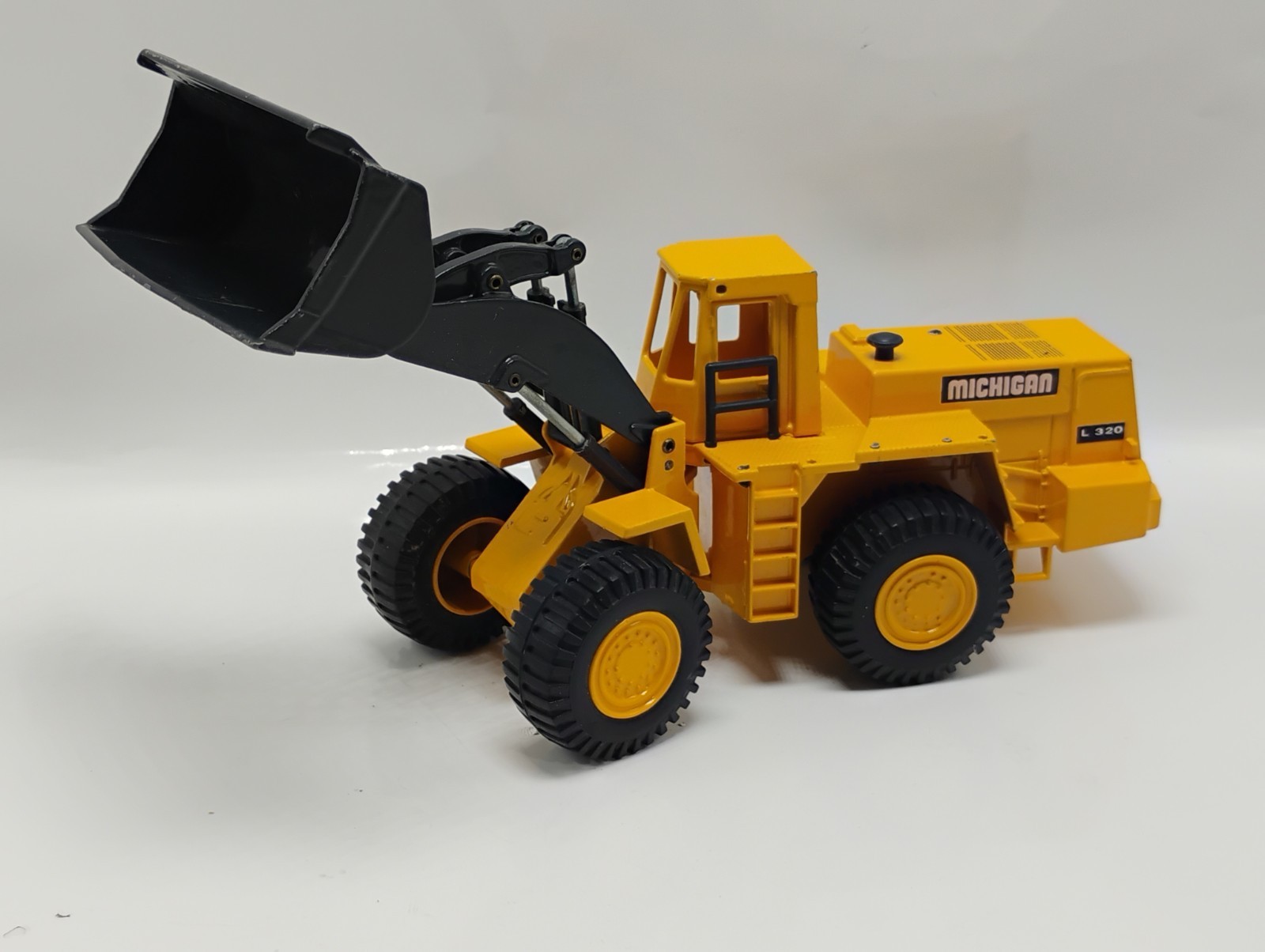 Joal 1:50 Scale Michigan L 320 Wheel Loader FOF PARTS OR REPAIR