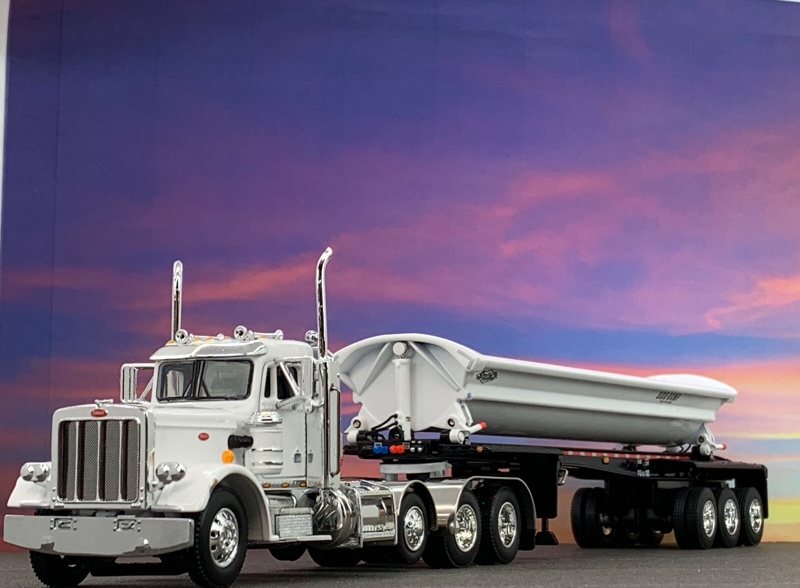 1/64 DCP WHITE PETERBILT 359 TRI AXLE W/ SMITHCO TRI AXLE SIDE DUMP TRAILER