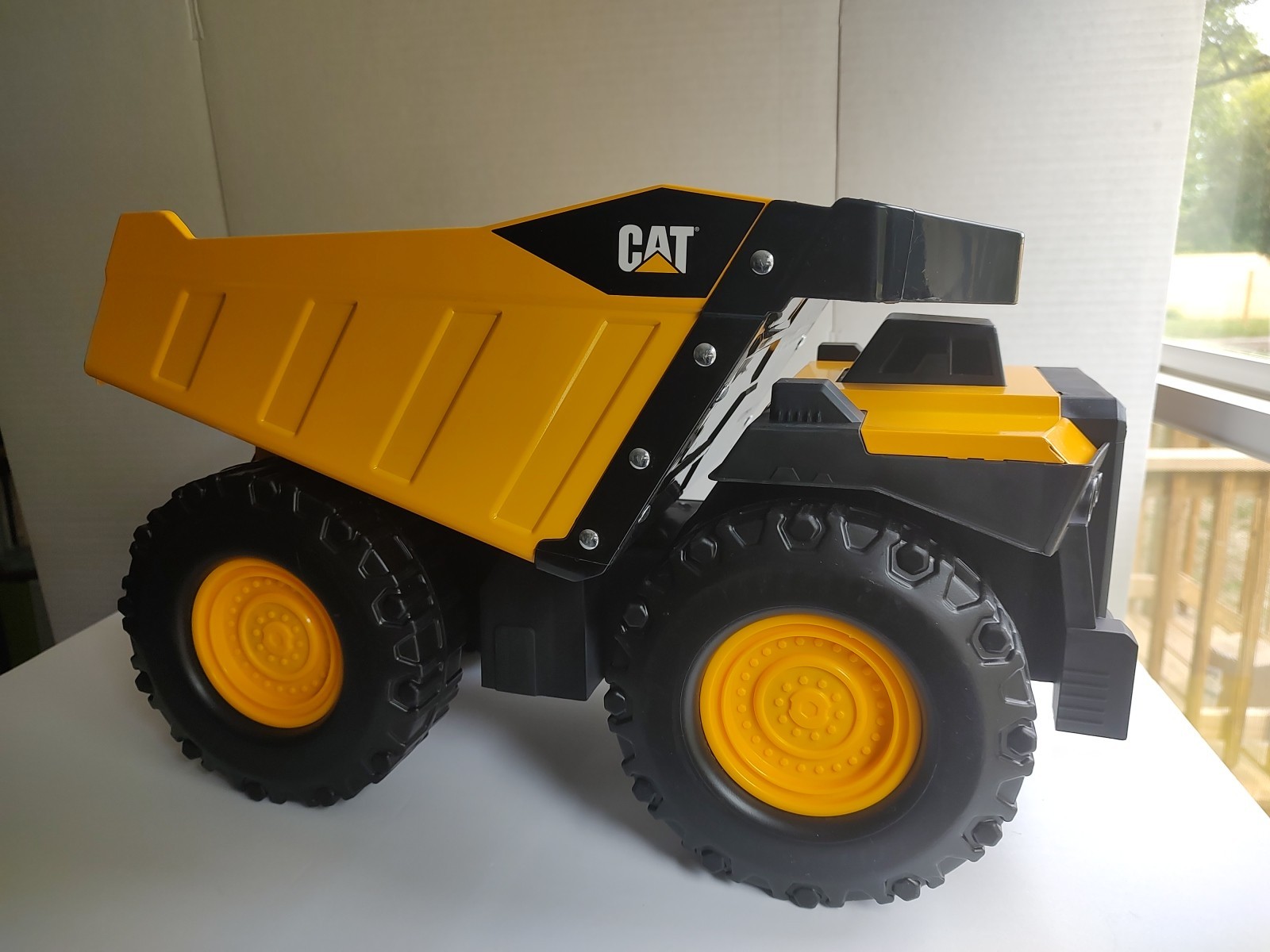 Cat Mighty Steel Dump Truck Toy 20 Inch Heavy Duty Construction Vehicle