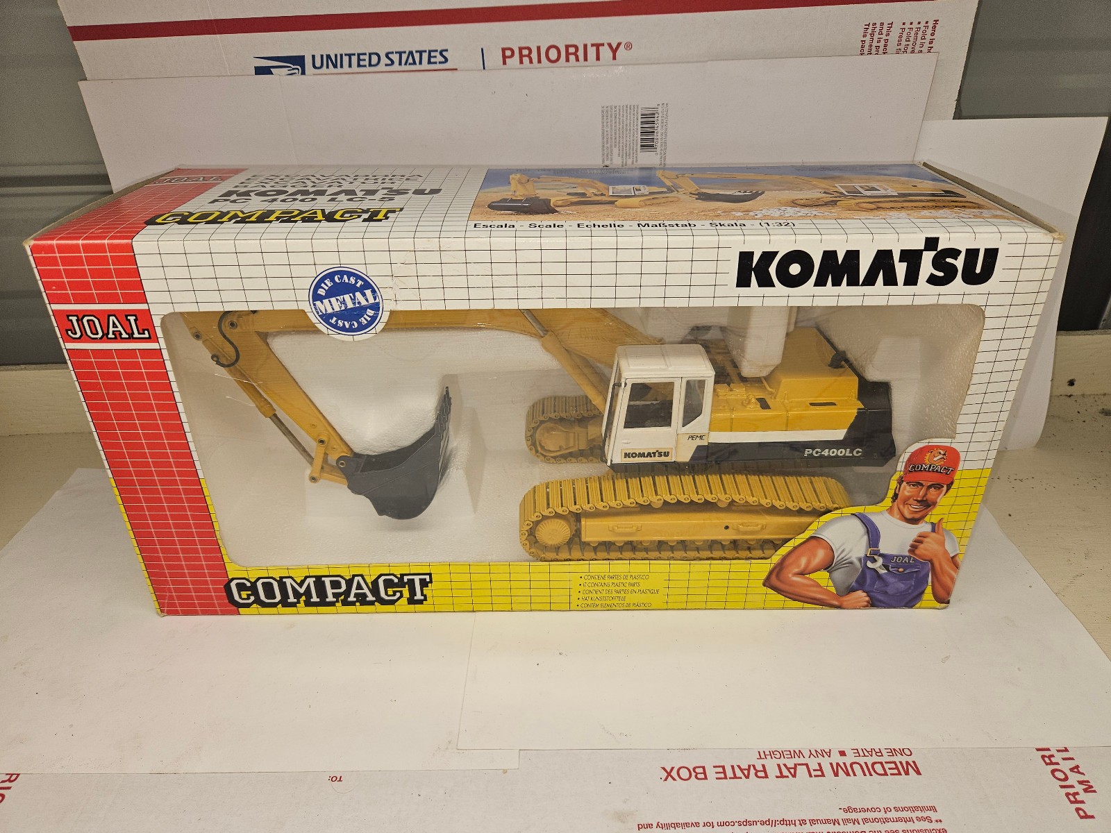 1/32 JOAL KOMATSU EXCAVATOR PC 400LC-5 NEW IN NICE BOX