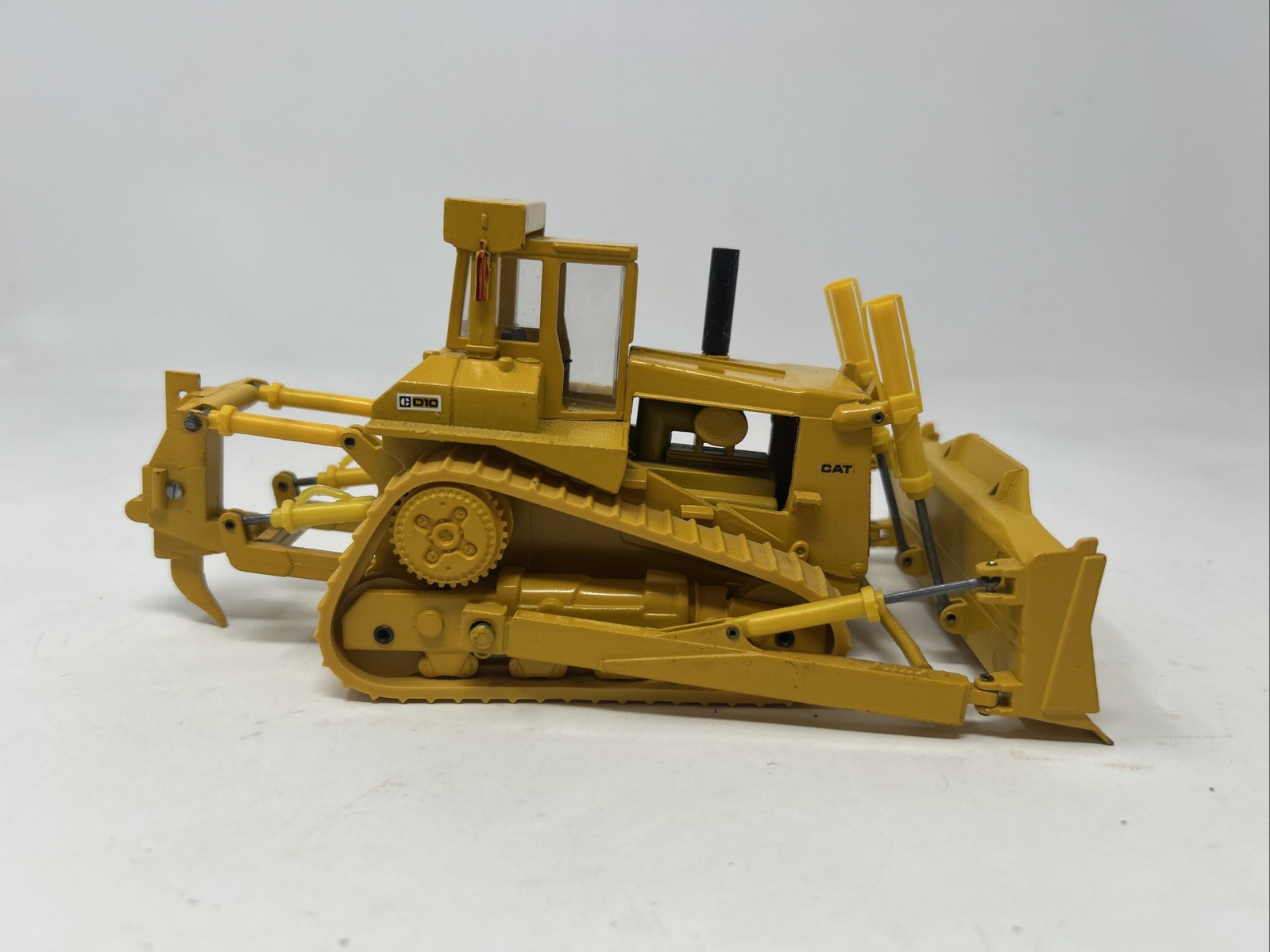 VINTAGE CAT NZG KETTENDOZER D 10 w/ripper-1/50 Scale CONRAD- W. GERMANY