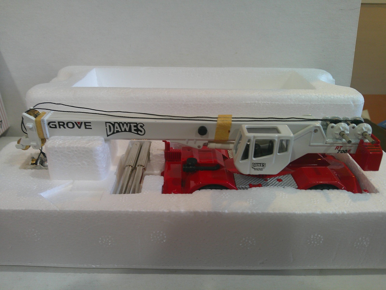 NZG Grove RT700E DAWES NATIONWIDE CRANE RENTAL #530/10 1:87 Scale Good+ Box