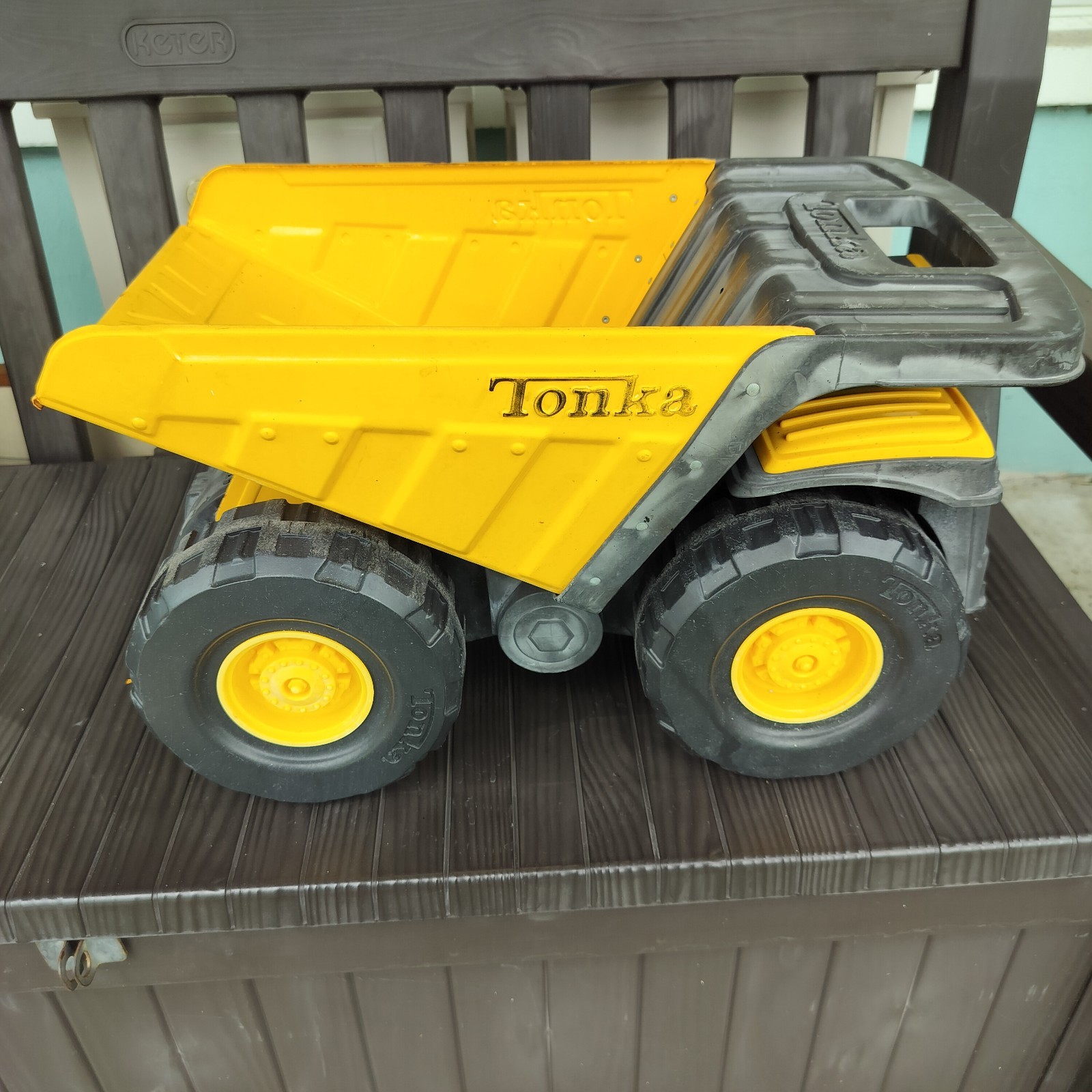 2012 Tonka Huge Steel Heavy Duty Toughest Mighty Dump Truck 90667 19″x11″ Hasbro