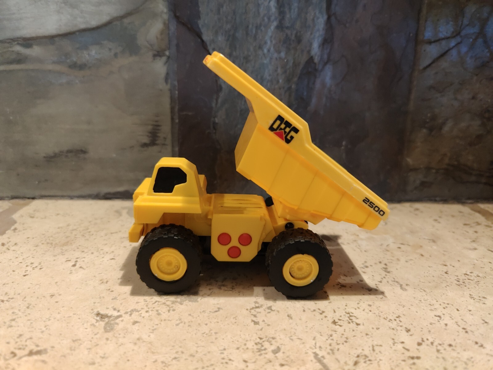 Yellow DIG 2500 Dump Truck With Sound & Lights working 3″ tall x 4.5″ long