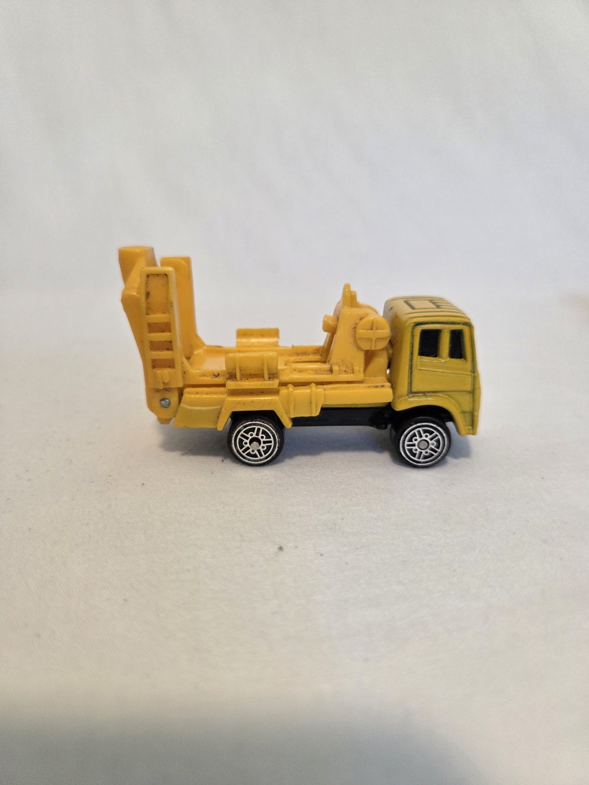 Yellow Plastic Construction Vehicle Toy Truck for Ages 3-7, Boys & Girls