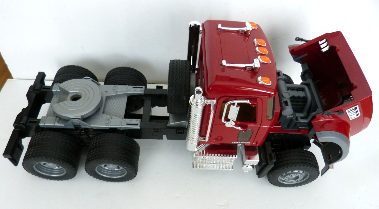 Bruder 19.5″ Mack Truck Semi-Tractor 2007 Germany READ