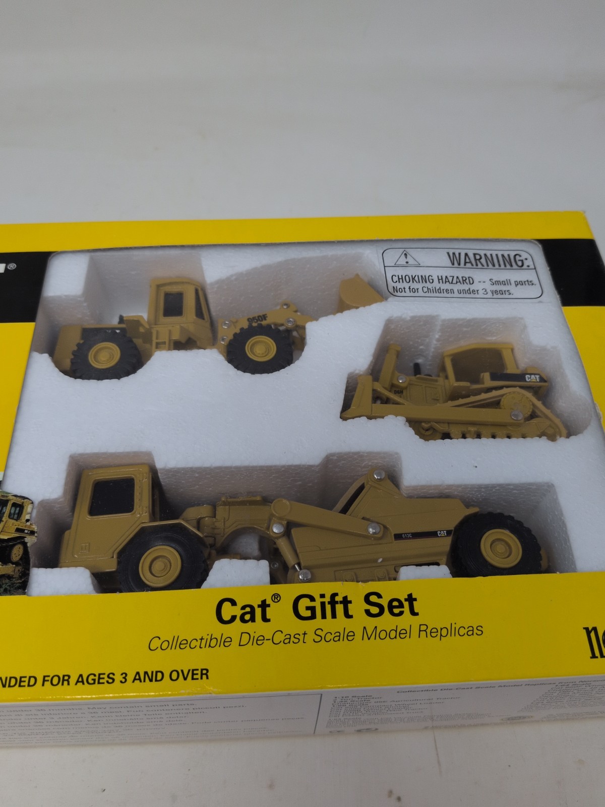 Caterpillar Scraper/Wheel Loader/Dozer Gift Set By Norscot 1/64th Scale 1998