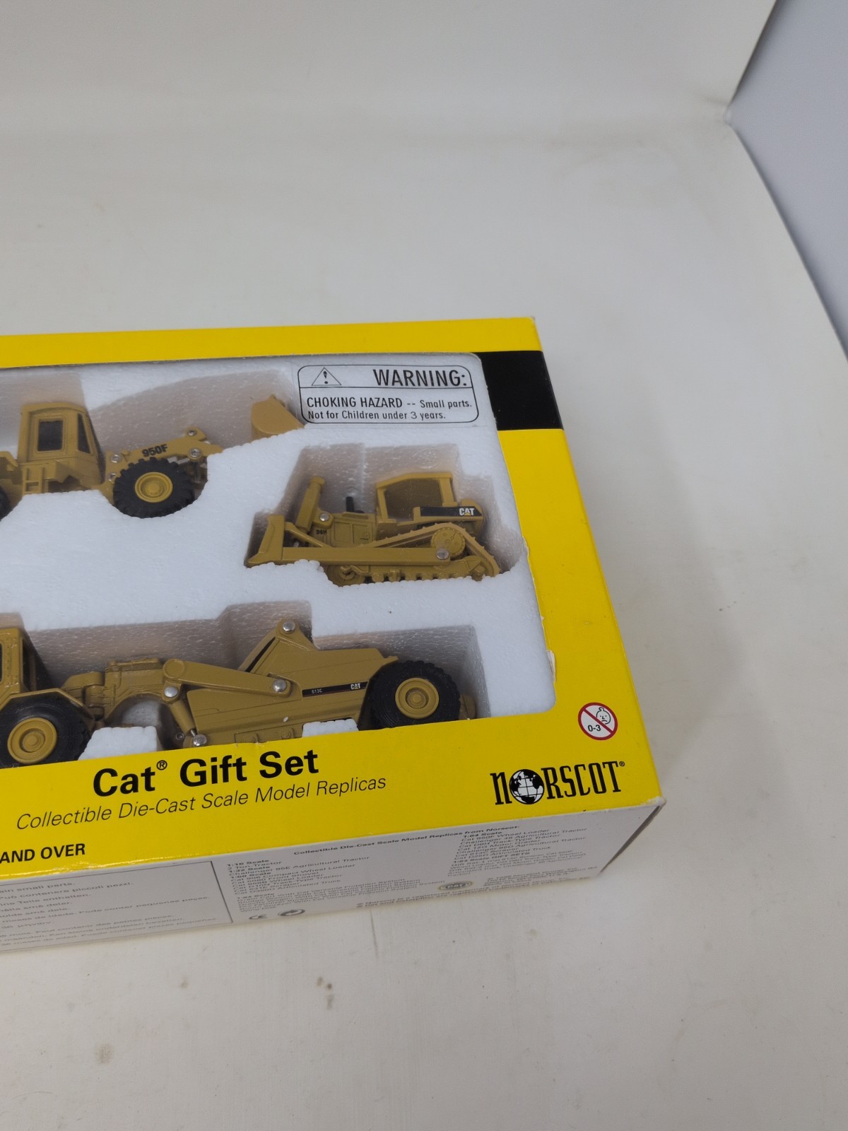 Caterpillar Scraper/Wheel Loader/Dozer Gift Set By Norscot 1/64th Scale 1998