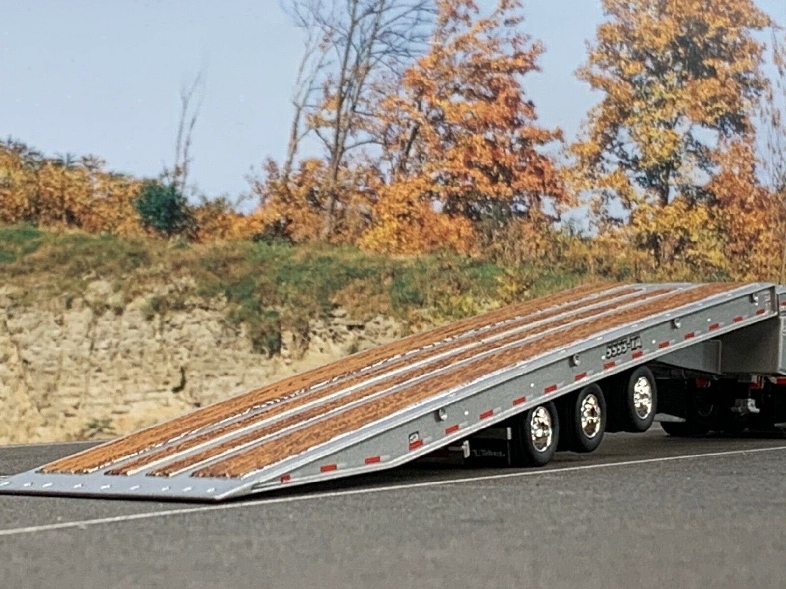 1/64 DCP SILVER Talbert® 5553TA Traveling-Axle Trailer
