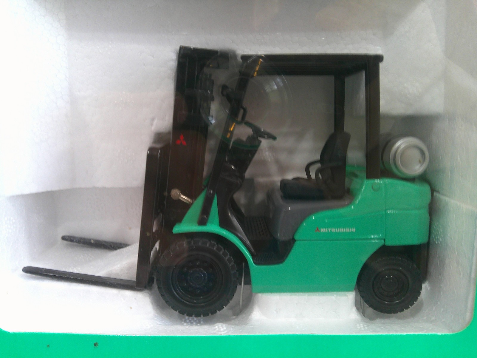 NOSCOT Mitsubishi FG25N Forklift Truck #50012 1:25 Scale Light Green Sealed