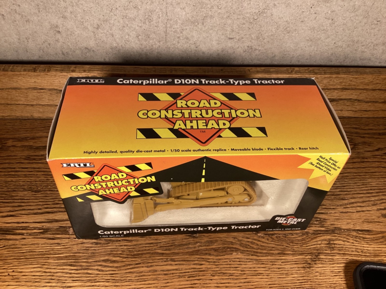 1995 ERTL CATERPILLAR CAT D10N TRACK DOZER 1:50 SCALE NEW IN BOX
