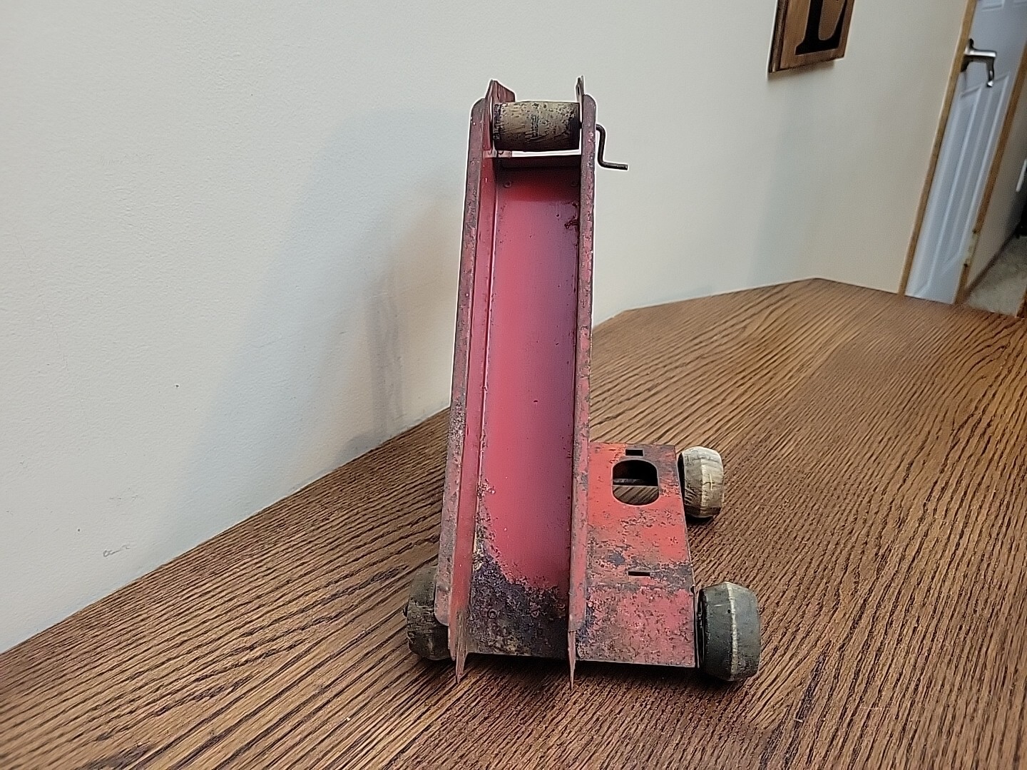 Vintage Rare Portable Scoop-N-Load Sand Loader W/ Wooden Wheels 10″ Tall Red!