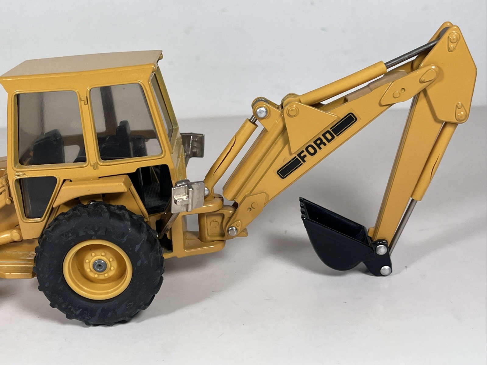 Ertl Ford 555A Backhoe Loader 1/32 Scale Diecast