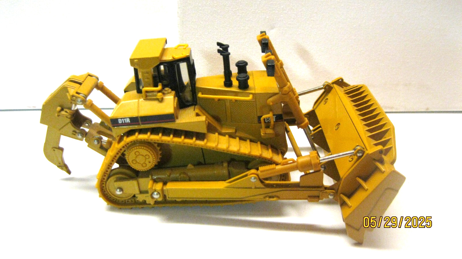 NORSCOT 1999 CAT D11R TRACK-TYPE TRACTOR 55025 1:50 DIECAST MODEL OPENED BOX