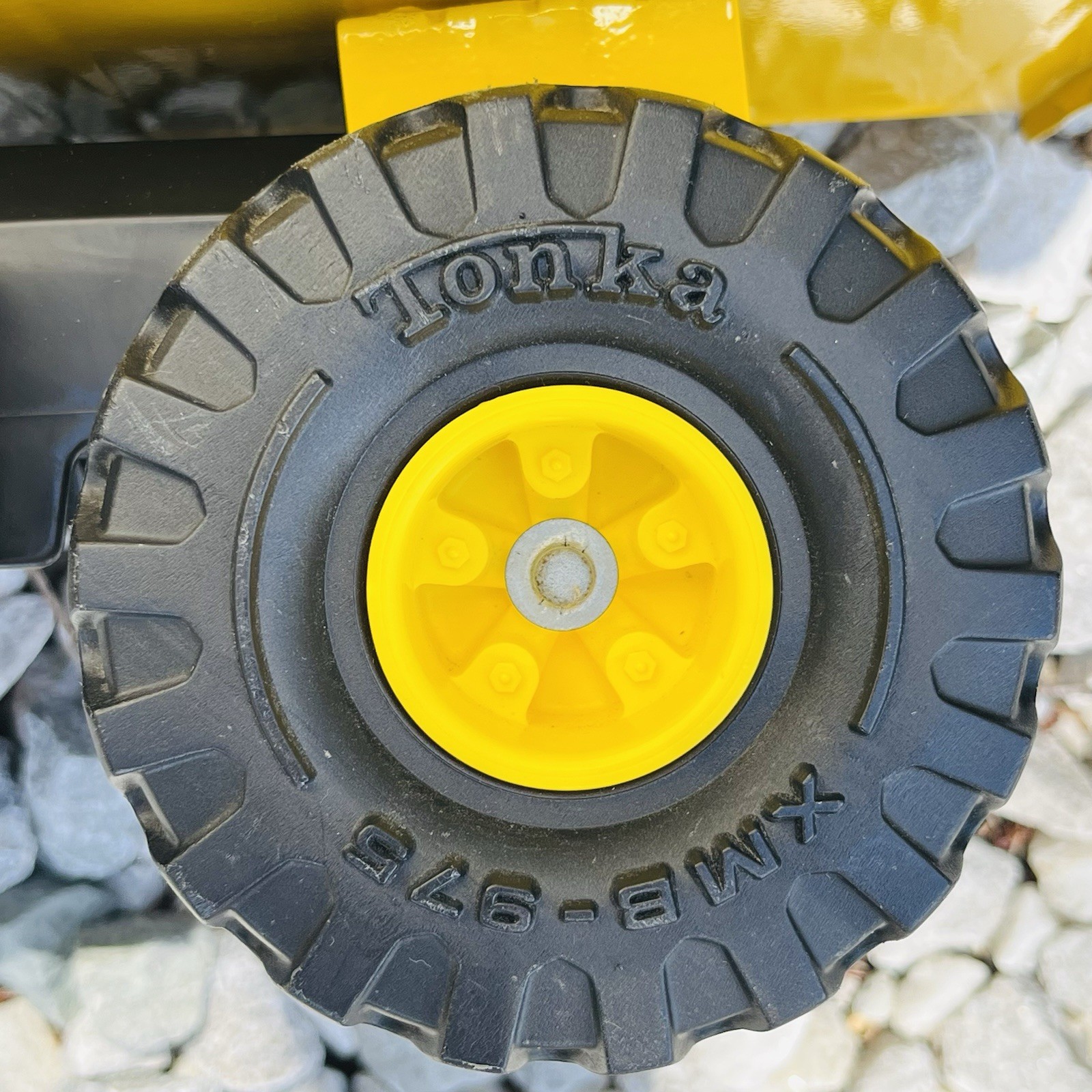 VTG Tonka 1993 Mighty Dump Truck 768 XMB 975 Tires Pressed Steel **FAST SHIP**