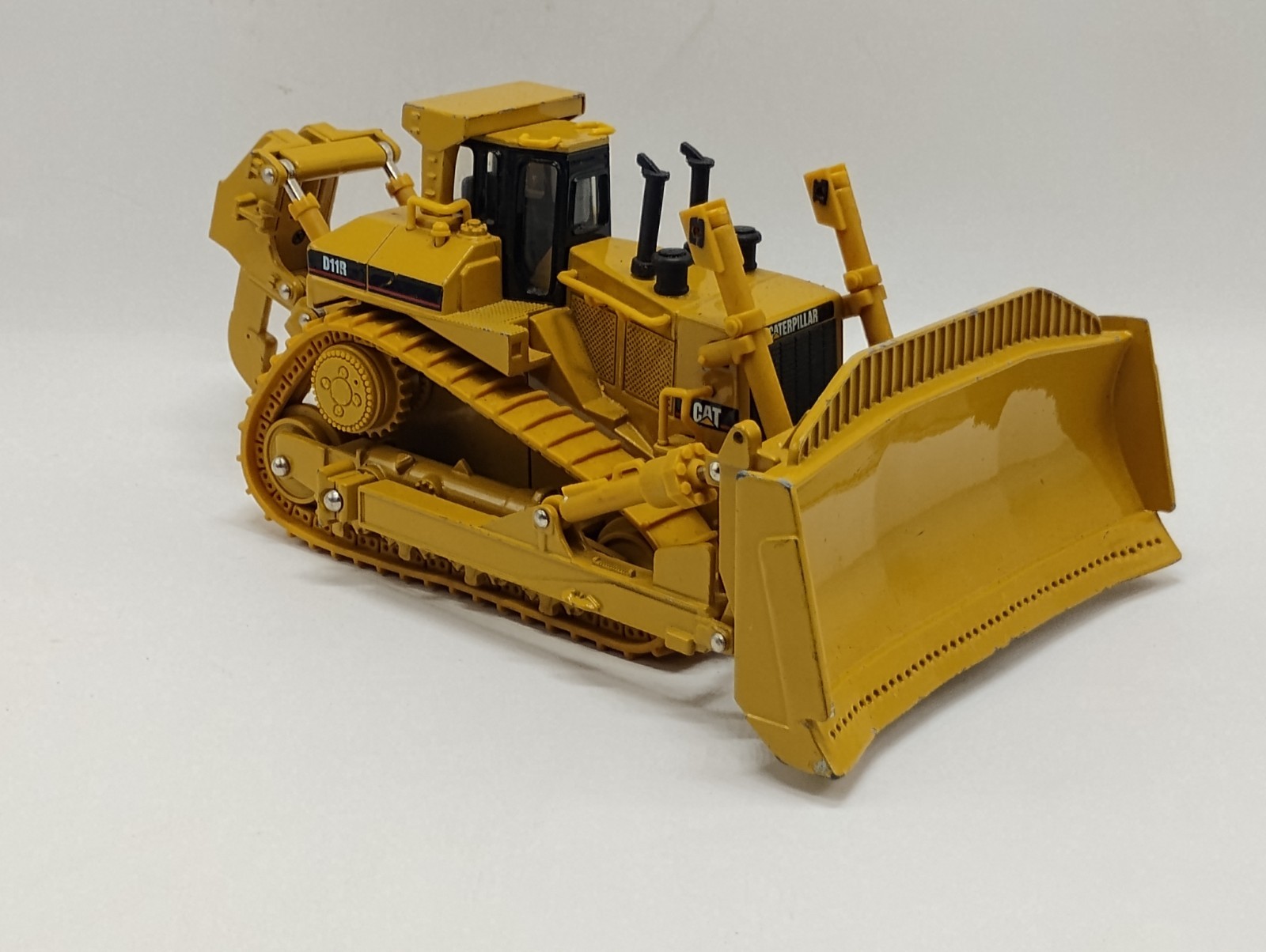 Norscot 1:50 Scale CAT Caterpillar D11R Dozer Bulldozer With Ripper Blade