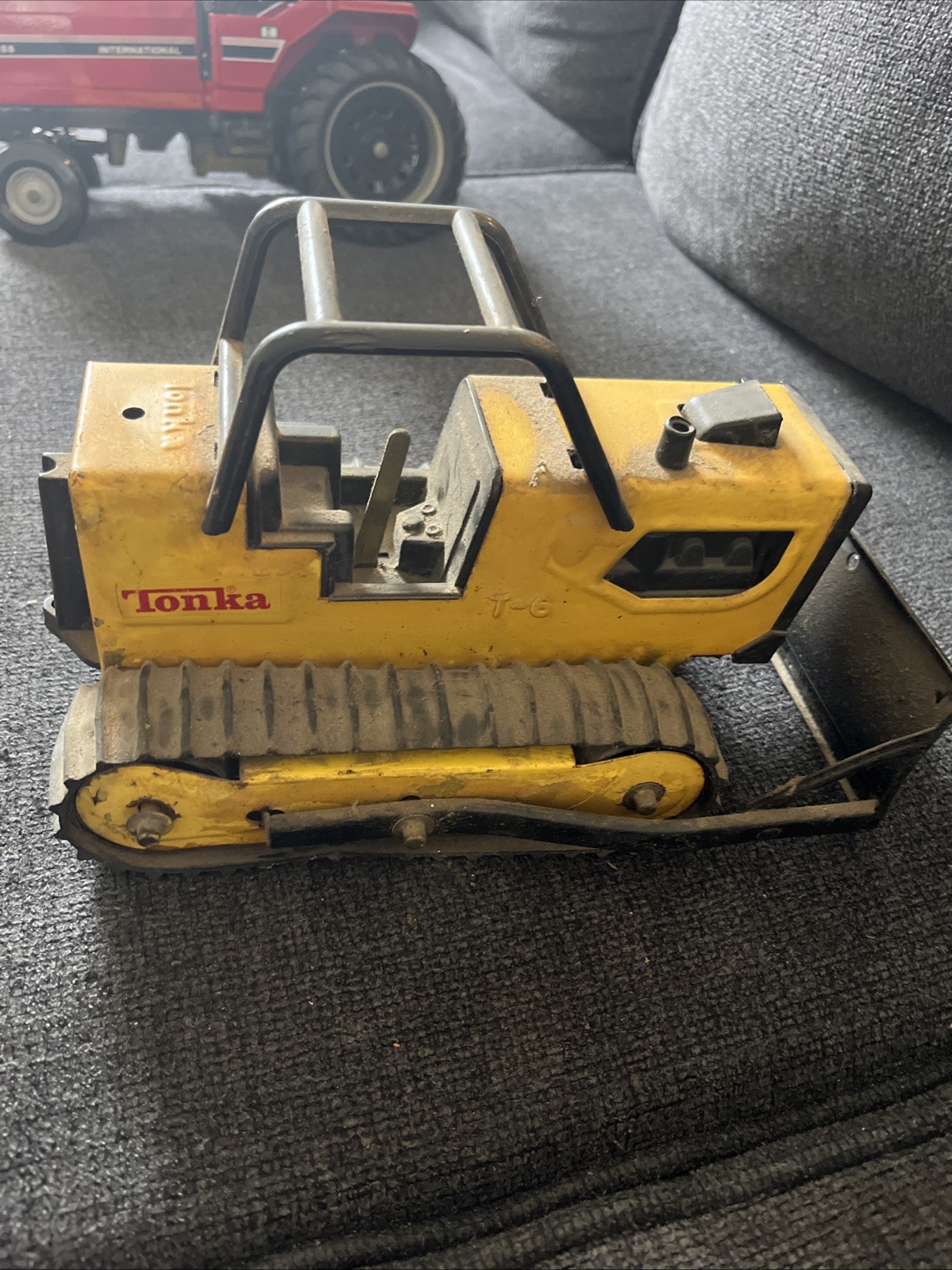 1970’s Vintage Tonka T6 Bulldozer With Roll Cage and Rubber Tracks Crawler Dozer