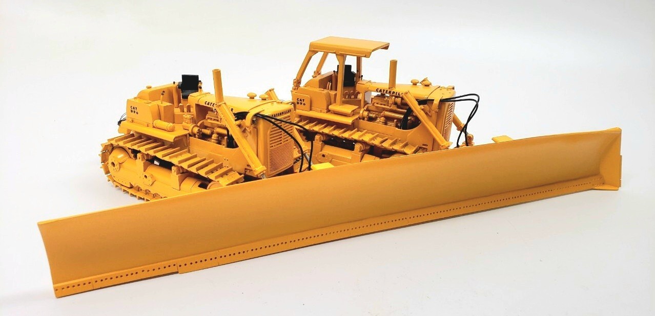 Caterpillar Cat D9G SxS with Angle Blade – EMD 1:50 Scale Model #N113 New