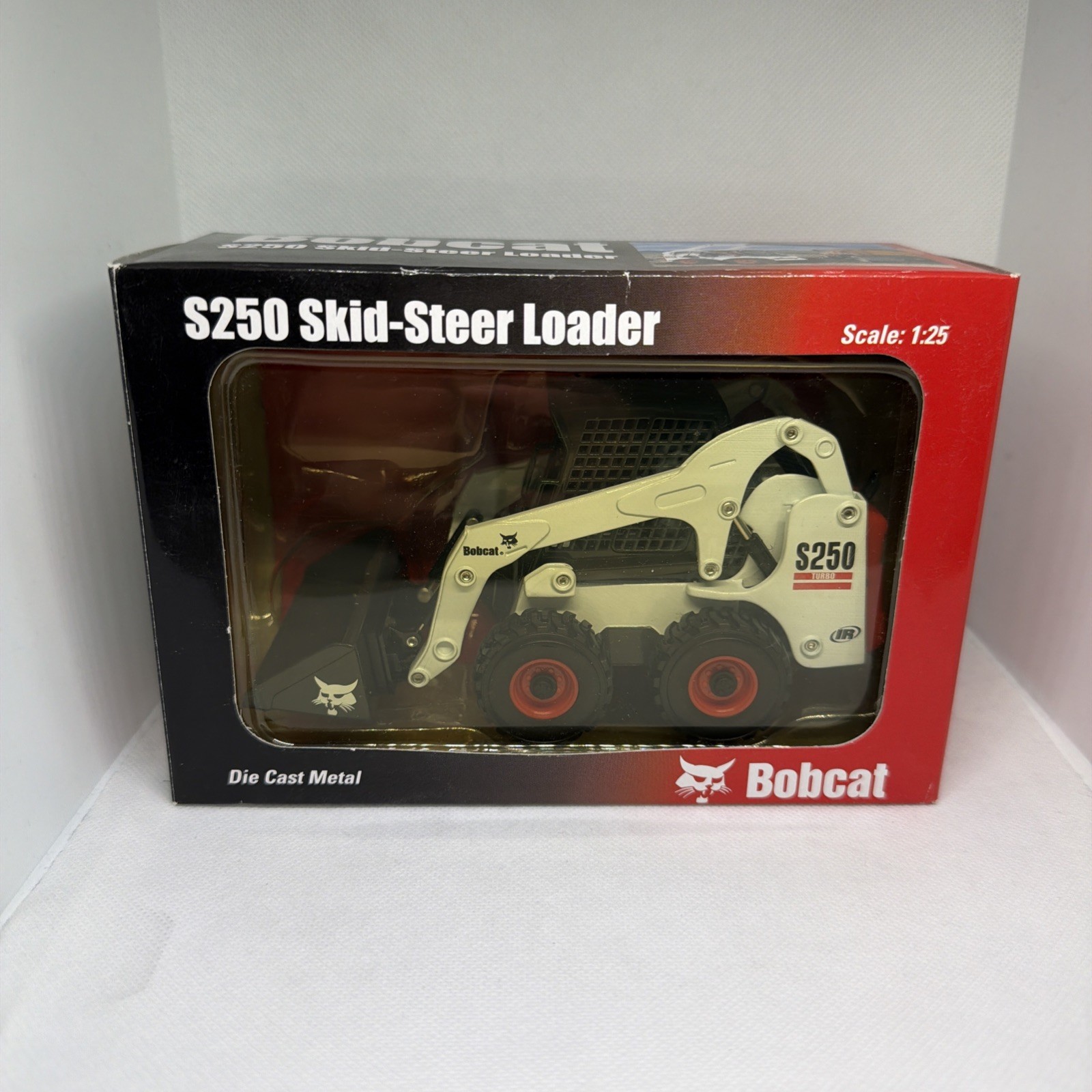 NEW IN BOX Bobcat 1:25 Scale S250 Skid-Steer Loader