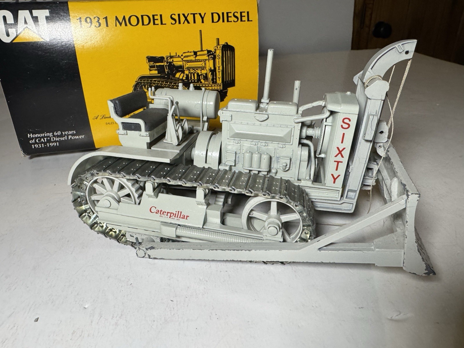 CONRAD 1:25 CAT 1931 MODEL SIXTY DIESEL CRAWLER w/custom Front Cable Blade