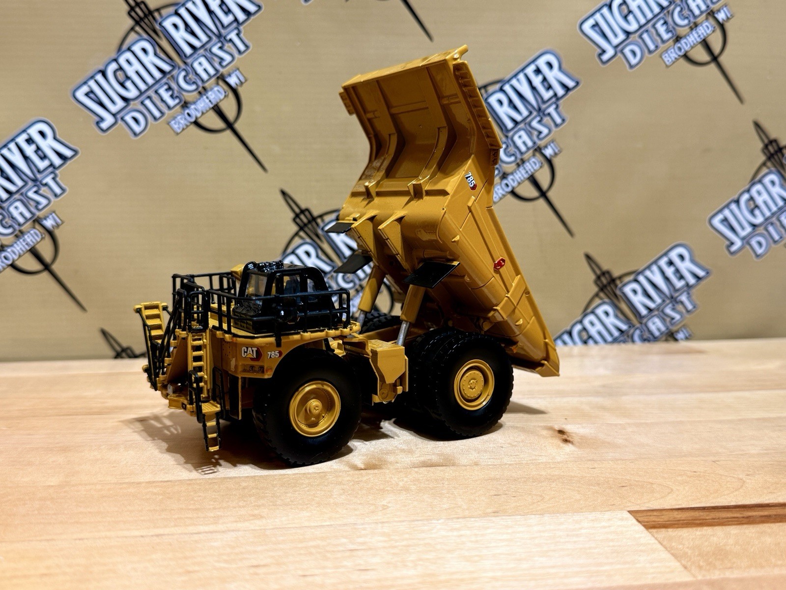 HO Scale 1/87 Caterpillar 785 Mining Truck Diecast Masters Highline Series 8575