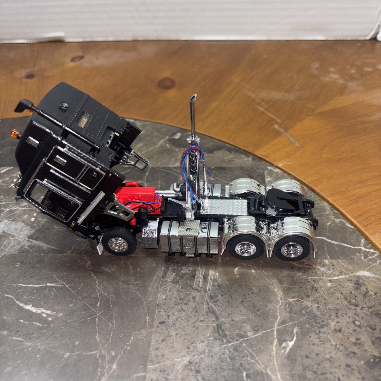 Twh 1/50 Drake, Kenworth K200 Prime Mover 01354 Charcoal Gray