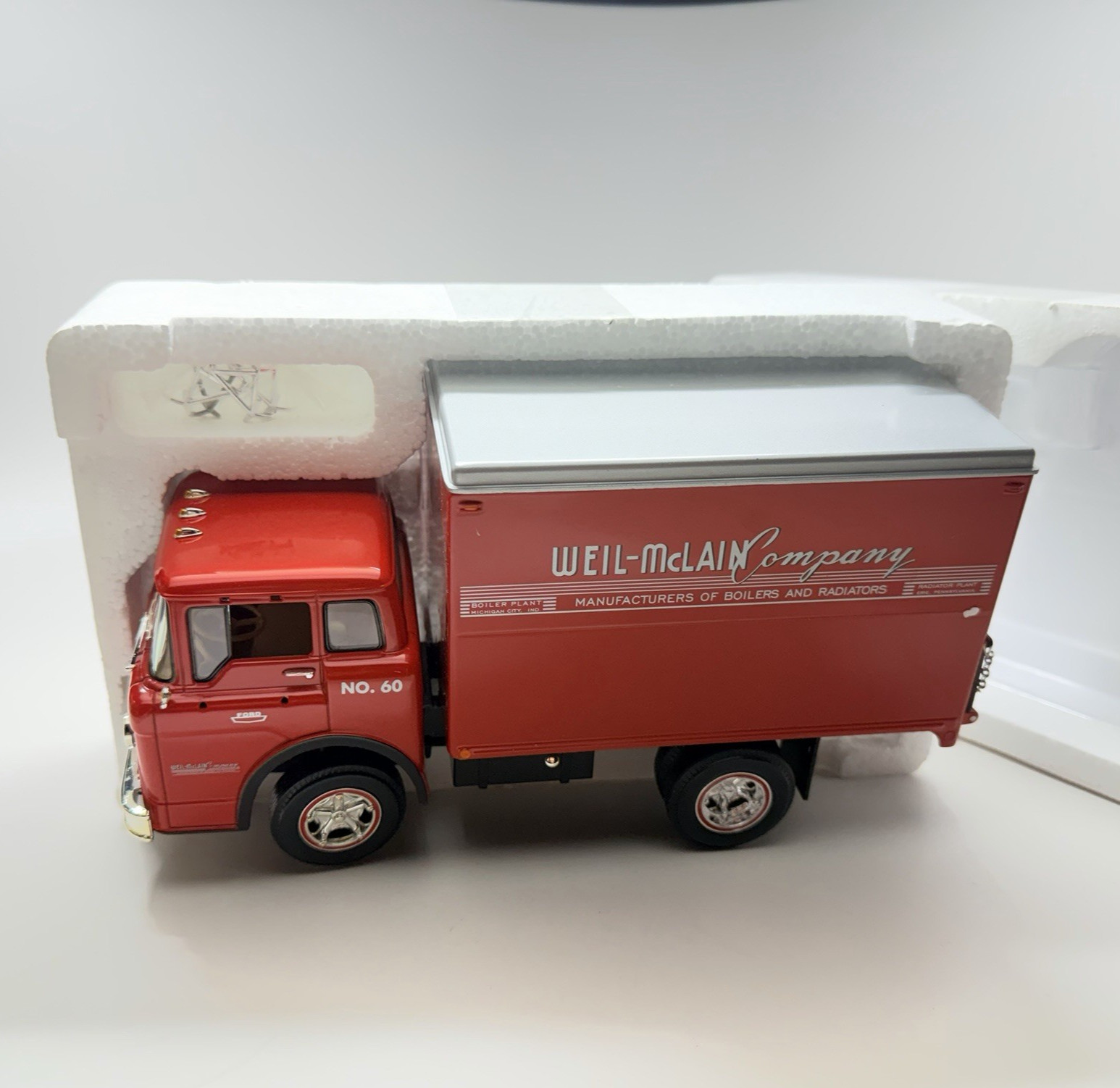 WEIL-MCLAIN CONTRACTOR COLLECTION SERIES NO 8 ’60 FORD ’40 TRUCK SET ERTL