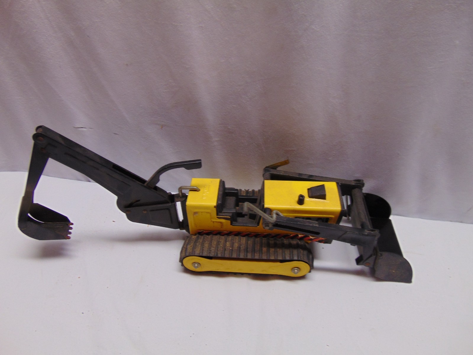 Tonka Max Front End Loader Backhoe yellow & black press steel 20″ long USA